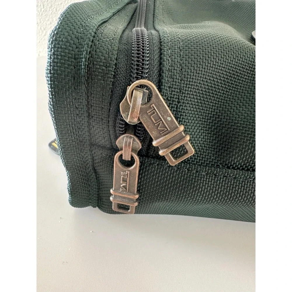 Tumi Case Zippered Travel Dark Green Canvas Unisex Accessory Cosmetic Hang fob